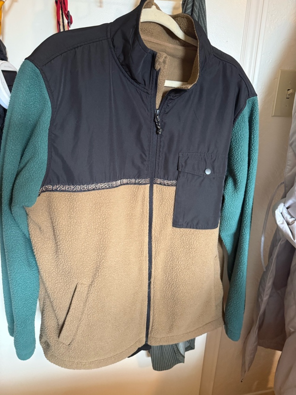 Billabong Black, Tan & Teal Fleece Jacket